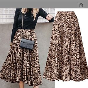 Pleated midi leopard skirt Size L